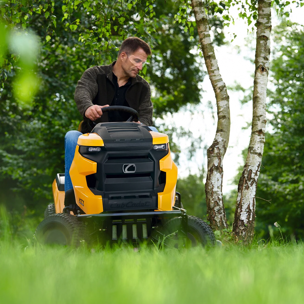 Traktor kosačica Cub Cadet XT1 OS107 – 107cm – 547cc – Hydrostatic – bočno izbacivanje