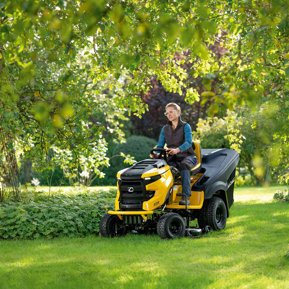 Traktor kosačica Cub Cadet XT2 QR106 – 106cm – 726 cc V-TWIN Kawasaki – Hydrostatic – sa sakupljačem